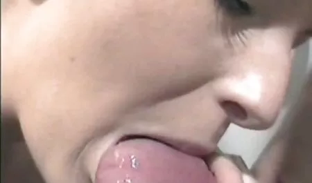 Sie kam pornovideos kostenlos anschauen in unser Büro, um sich zu beschweren.