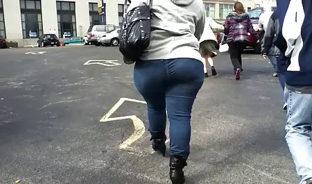 Skinny Amateur öffnet ihren Arsch riesigen pornovideos gratis schwarzen Dildo