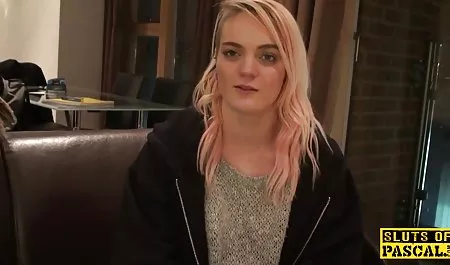 True Anal gute pornovideos Valentine Nappi spreizt ihren Arsch auf