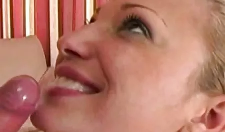 Kleine süße Teen pornovideos kostenlos anschauen bekommt mehr als ihren Schulrucksack mit mehr als mir zu ficken