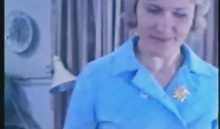 Sexy Brünette xhamster pornovideos spielt die Fleischflöte