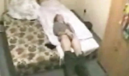 Die kleine japanische pornovideos free Schwimmerin bekommt ihr hübsches Gesicht mit japanischem Sperma-Bukkake bedeckt