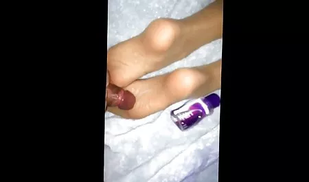 Sexy Jugendkellnerin versaute pornovideos durch Großelterngruppe im Büro