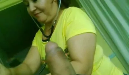 Enge Hure Riley Reid bekommt pornovideos gratis ihr Loch bei der Installation überprüft