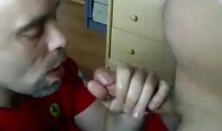 Anime pornovideos ansehen Blondine wird in einer Gruppe geknallt