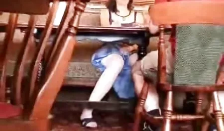 Sekretärin und ihr Chef essen kostenlose pornovideos für frauen Pussy und Schere auf dem Tisch bei der Arbeit