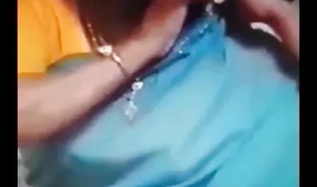 Stiefbruder streckt hd pornovideos nachts die Muschi seiner Schwester sehr hart