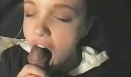 - streichelt Stiefschwester, die pornovideos lesben ihn mit Pornos erwischt