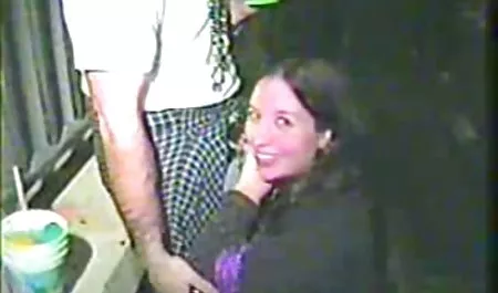 Tätowierte Rothaarige liebt einen pornovideos extrem großen Schwanz