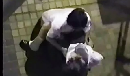 Tätowierte Schönheit Anna Bell google pornovideos Peaks verbreitet Arschlecken!