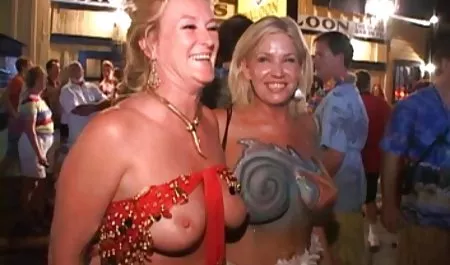 Rote Milf wird pornovideos for free von zwei Schwänzen hart gefickt