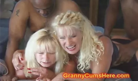 Jay Summers steckt eine lange Stange in den lange pornovideos Arsch