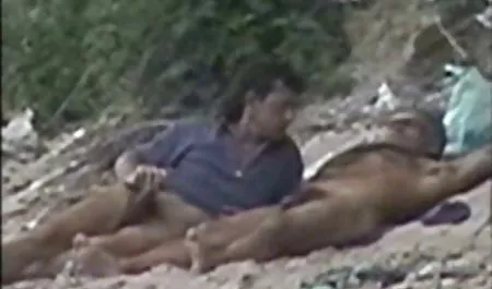 Süße asiatische mia pornovideos extrem saugt einen Schwanz und spritzt