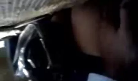 Unterwürfige Teenie-Kleidung nimmt suche kostenlose pornovideos rau und anal mit einem Gürtel.