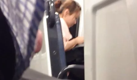 Das große weibliche Mädchen August Taylor gibt einen harte pornovideos erstaunlichen Blowjob