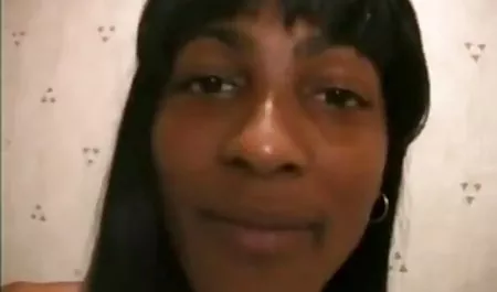 Trio kostenlose deutsche pornovideos Babe würgt an Schwanz und Eier lutschen