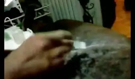 Die Flugbegleiterin setzt eine im pornovideos gratis ansehen Flug befindliche kabellose Nockenwelle ein!