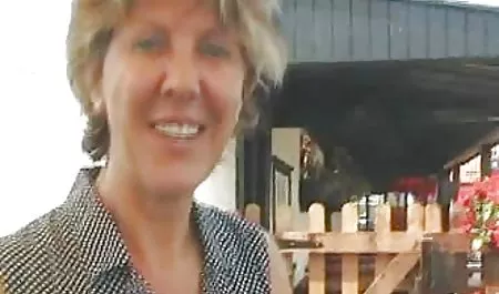 BJ Queen Carmen Valentine pornovideos for free zieht einen Muff und einen Mund mit einem Schwanz!