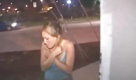 Mädchen decken pornovideos dreier Blowjob und Gesichtsbehandlung