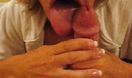 Kaum legaler pornovideos gratis ohne anmeldung Teenager schaut Pornos und masturbiert