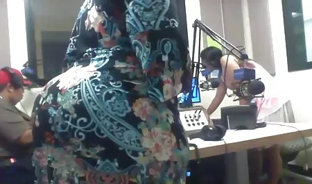 Fake Wohnheim lesbische Studentin und geile deutsche pornovideos Babe mit großen Titten bekommen Überraschung