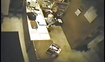 Die kleine Teenagerin Jill spritzt und scherzt über den Schwanz der Schönheit pornovideos kostenfrei