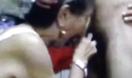 Hautweiße Engel nehmen ein französische pornovideos Selfie auf ihre großen Brüste und machen mich an